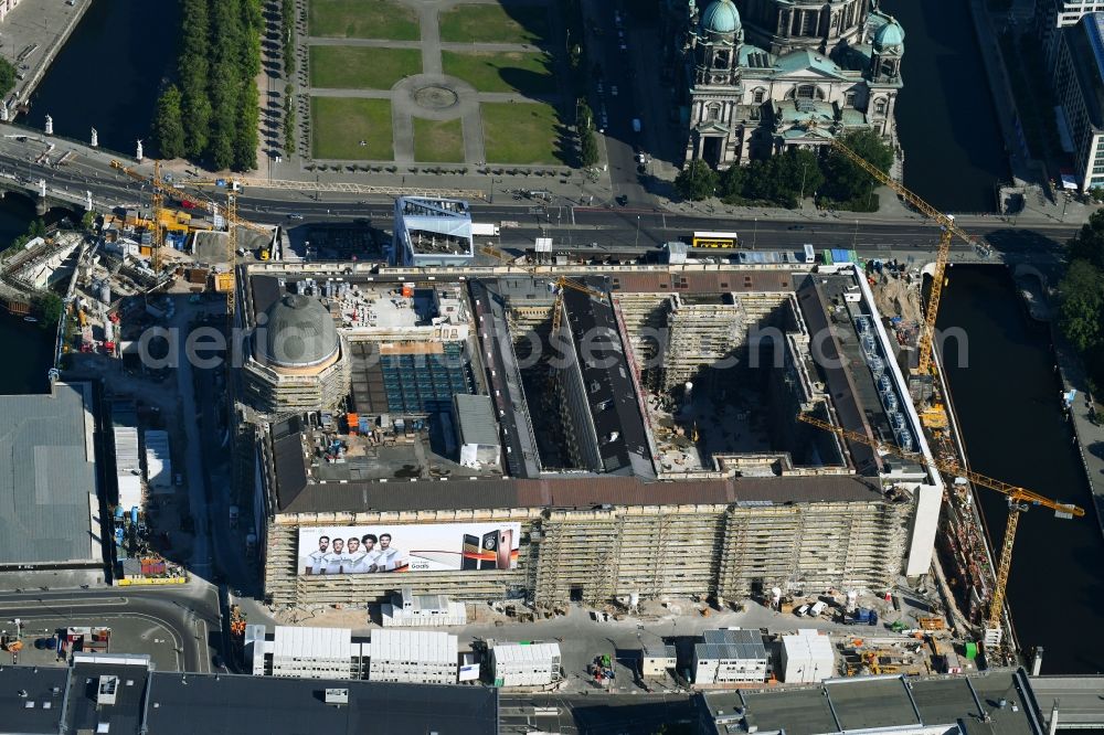 Berlin from the bird's eye view: Construction site for the new building the largest and most important cultural construction of the Federal Republic, the building of the Humboldt Forum in the form of the Berlin Palace