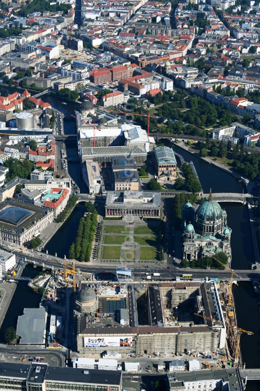 Aerial image Berlin - Construction site for the new building the largest and most important cultural construction of the Federal Republic, the building of the Humboldt Forum in the form of the Berlin Palace