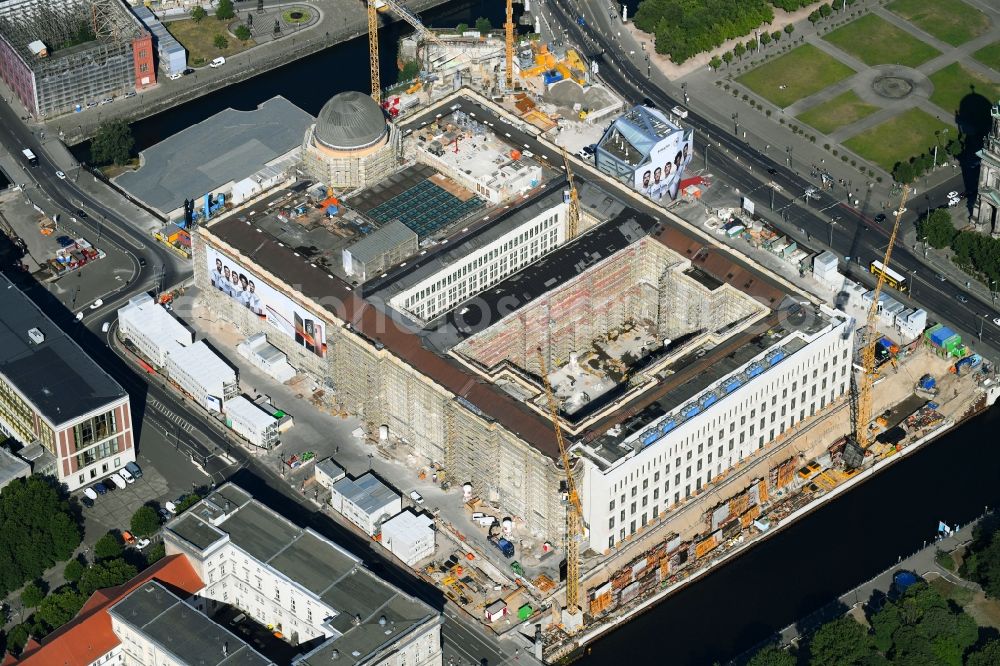 Aerial image Berlin - Construction site for the new building the largest and most important cultural construction of the Federal Republic, the building of the Humboldt Forum in the form of the Berlin Palace