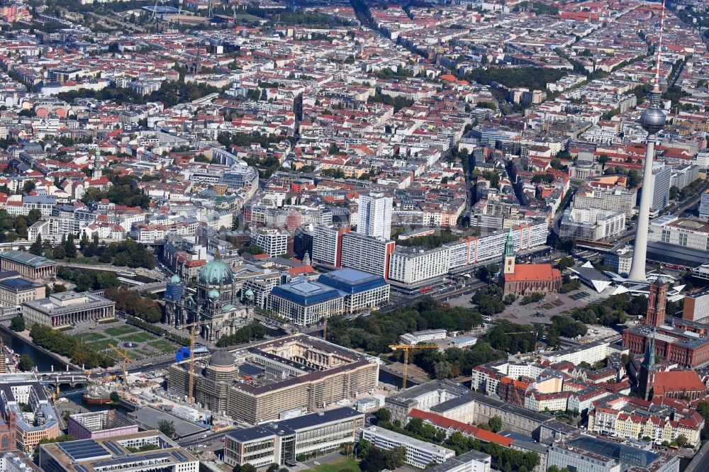 Berlin from above - Construction site for the new building the largest and most important cultural construction of the Federal Republic, the building of the Humboldt Forum in the form of the Berlin Palace