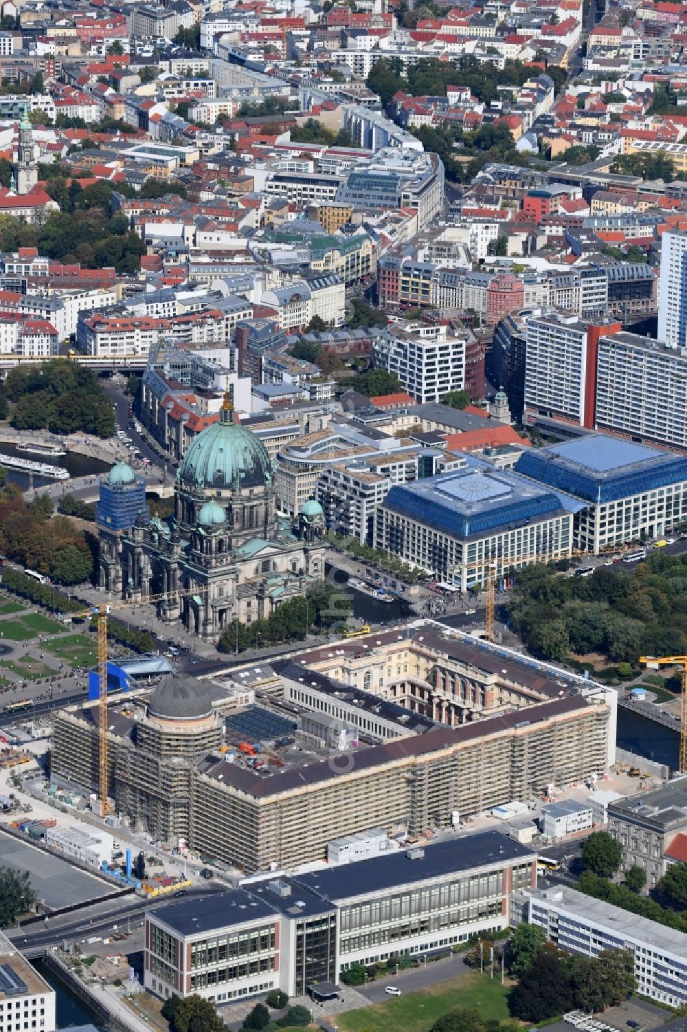 Berlin from above - Construction site for the new building the largest and most important cultural construction of the Federal Republic, the building of the Humboldt Forum in the form of the Berlin Palace