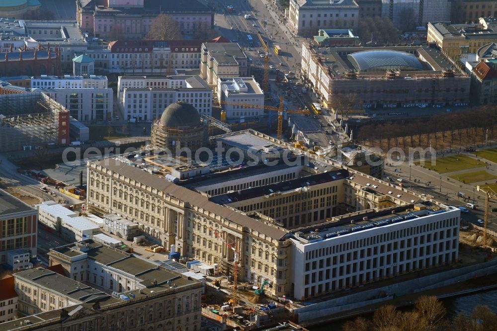 Berlin from the bird's eye view: Construction site for the new building the largest and most important cultural construction of the Federal Republic, the building of the Humboldt Forum in the form of the Berlin Palace