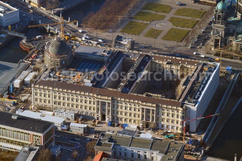 Berlin from the bird's eye view: Construction site for the new building the largest and most important cultural construction of the Federal Republic, the building of the Humboldt Forum in the form of the Berlin Palace