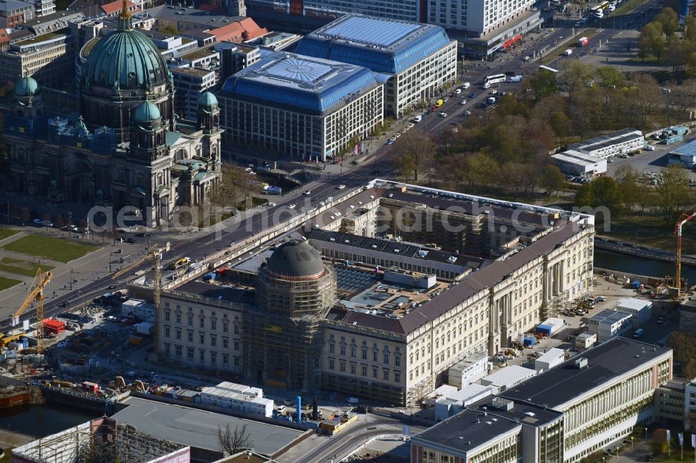 Berlin from the bird's eye view: Construction site for the new building the largest and most important cultural construction of the Federal Republic, the building of the Humboldt Forum in the form of the Berlin Palace