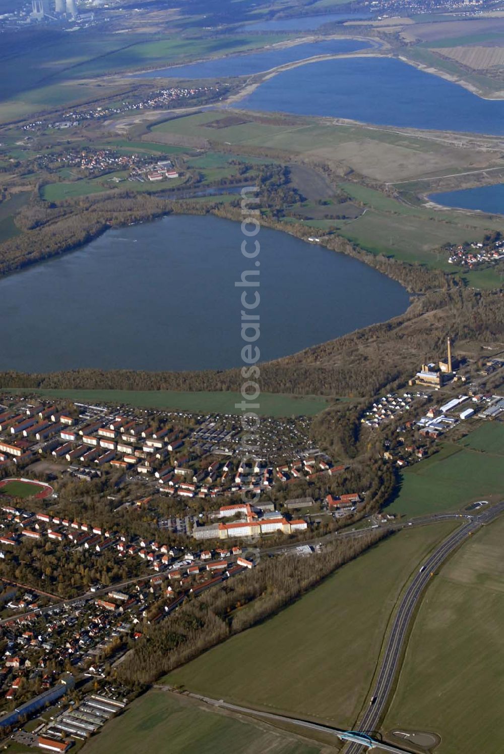 Borna from the bird's eye view: Blick auf Borna Nord und das Umland nordlich von Borna: Speicherbecken, den Haubitzer See mit dem davor liegenden Haubitz und den Hainer See.