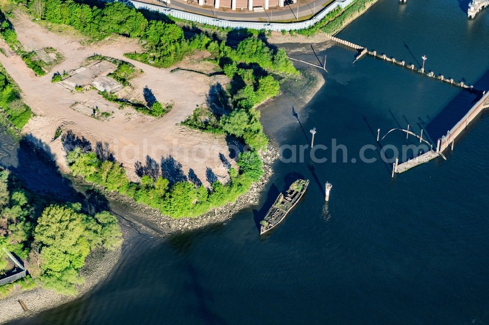 Aerial photograph Hamburg - Outlines and silhouette of a sunken ship wreck on the water surface Mountbatten in the district Moorburg in Hamburg, Germany