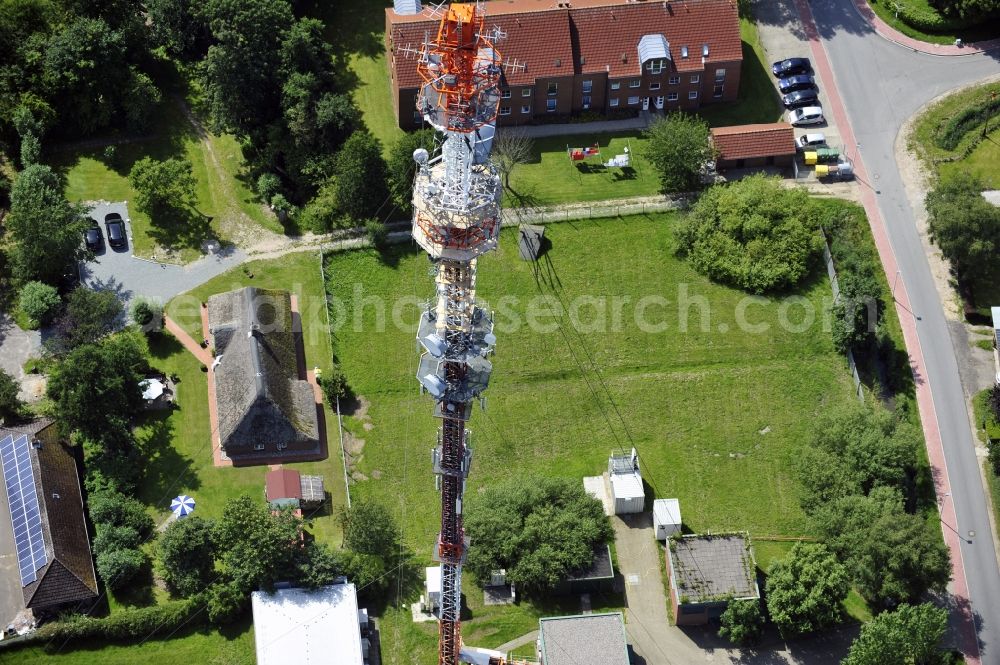 Garding from the bird's eye view: Blick auf den Umsetzer/ Sendemast Garding auch bekannt als Fernsehsender Eiderstedt. Die Sanierungsarbeiten wurden ausgeführt durch die Firma Werner Diener GmbH & Co. Industrieanstrich KG. Restoration works on the broadcasting tower / transmitter mast Garding.