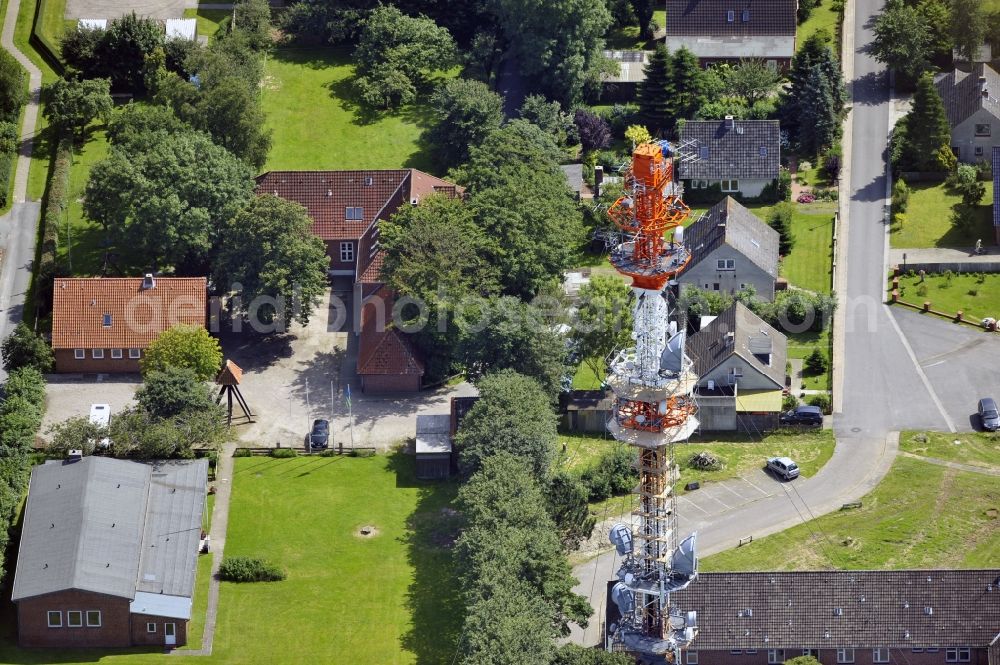 Aerial image Garding - Blick auf den Umsetzer/ Sendemast Garding auch bekannt als Fernsehsender Eiderstedt. Die Sanierungsarbeiten wurden ausgeführt durch die Firma Werner Diener GmbH & Co. Industrieanstrich KG. Restoration works on the broadcasting tower / transmitter mast Garding.