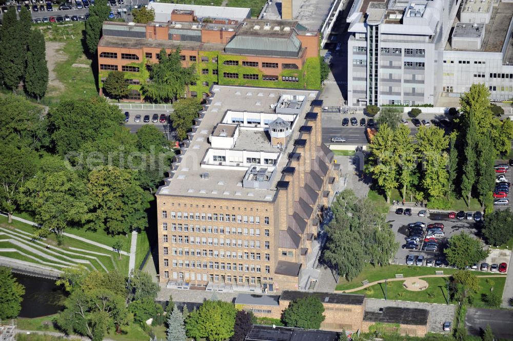 Berlin from the bird's eye view: Blick auf das ehemalige Umspannwerk Scharnhorst in Berlin-Wedding, das seit 1990 als Bürogebäude für Vattenfall genutzt wird. View to the former substation Scharnhorst in Berlin-Wedding, wich is now used as an office building for the company Vattenfall.