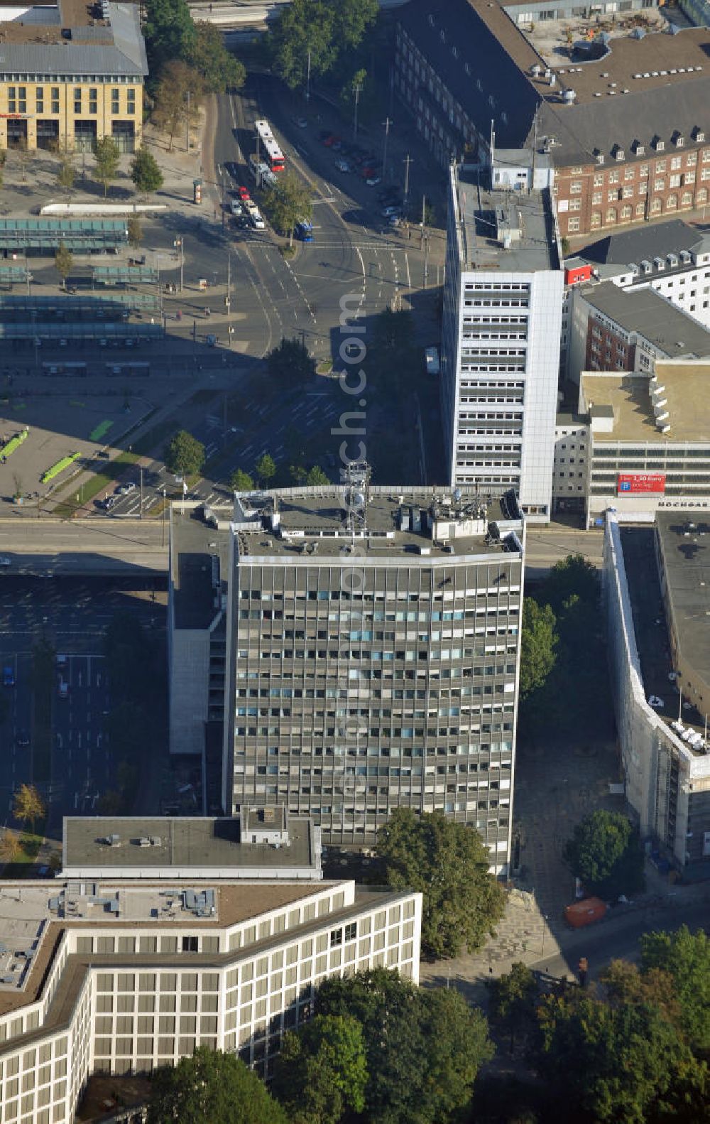 Aerial photograph Bremen - Sicht auf den Sitz des Umwelt-und Solzialressorts Bremen. Das ehemalige Siemens-Hochhaus im Contrescarpe 72 ist mit 61 Metern eines der höchsten Gebäude in Bremen. View to the seat of the Environment Department and Socialressort in Bremen. The former Siemens-Highrise in the Contrescarpe 72 is 61 metres high and is one of the tallest buildings in Bremen.