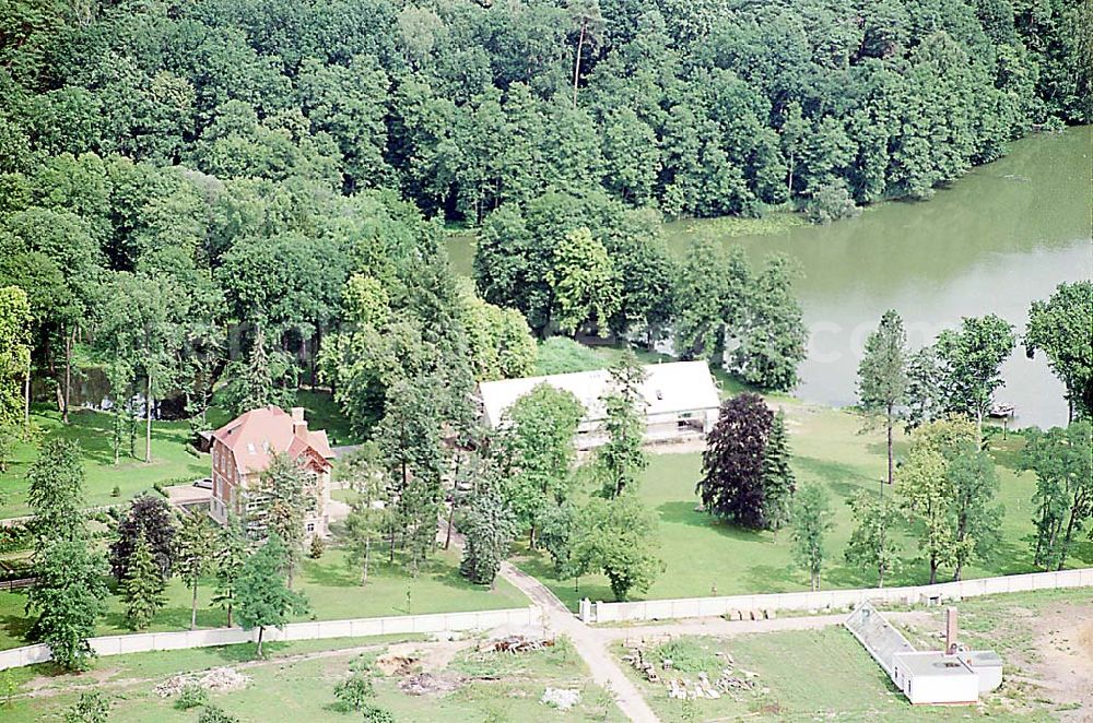 Aerial image Eggersdorf / Brandenburg - umzäuntes Grundstück bei Eggersdorf in Brandenburg 29.07.03