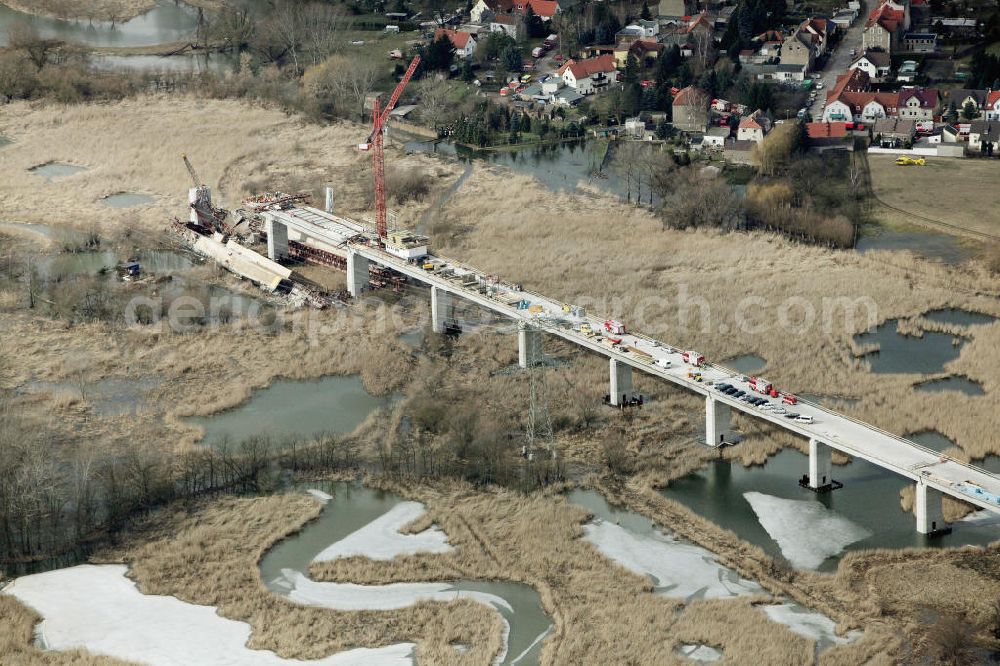 Halle Osendorf from the bird's eye view: Blick auf die Unglücksstelle beim Ausbau der ICE Strecke bei Elsteraue Osendorf. An einer ICE-Baustelle bei Halle sind beim Einsturz eines Krans und eines Baugerüsts zwölf Bauarbeiter verletzt worden, einer davon schwer. Nach Polizeiangaben war der Kran umgestürzt und riss das etwa 1000 Tonnen schwere Gerüst mit sich. View the crash site in the development of the ICE line at Elsteraue Osendorf.