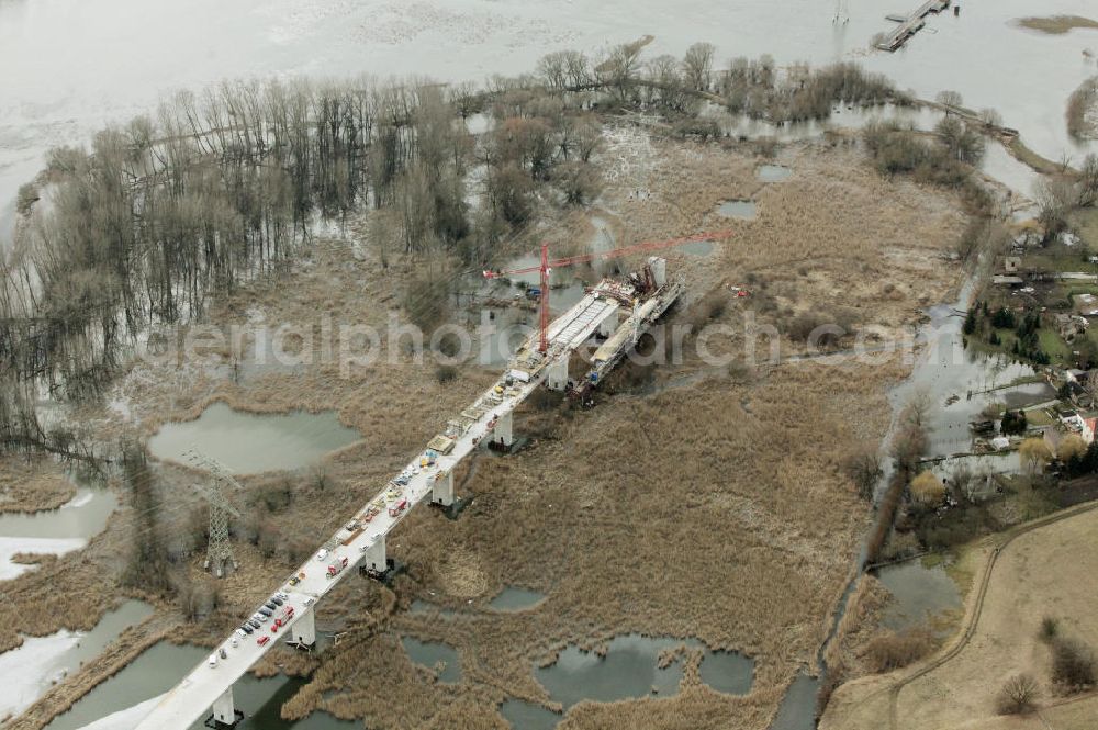 Aerial image Halle Osendorf - Blick auf die Unglücksstelle beim Ausbau der ICE Strecke bei Elsteraue Osendorf. An einer ICE-Baustelle bei Halle sind beim Einsturz eines Krans und eines Baugerüsts zwölf Bauarbeiter verletzt worden, einer davon schwer. Nach Polizeiangaben war der Kran umgestürzt und riss das etwa 1000 Tonnen schwere Gerüst mit sich. View the crash site in the development of the ICE line at Elsteraue Osendorf.