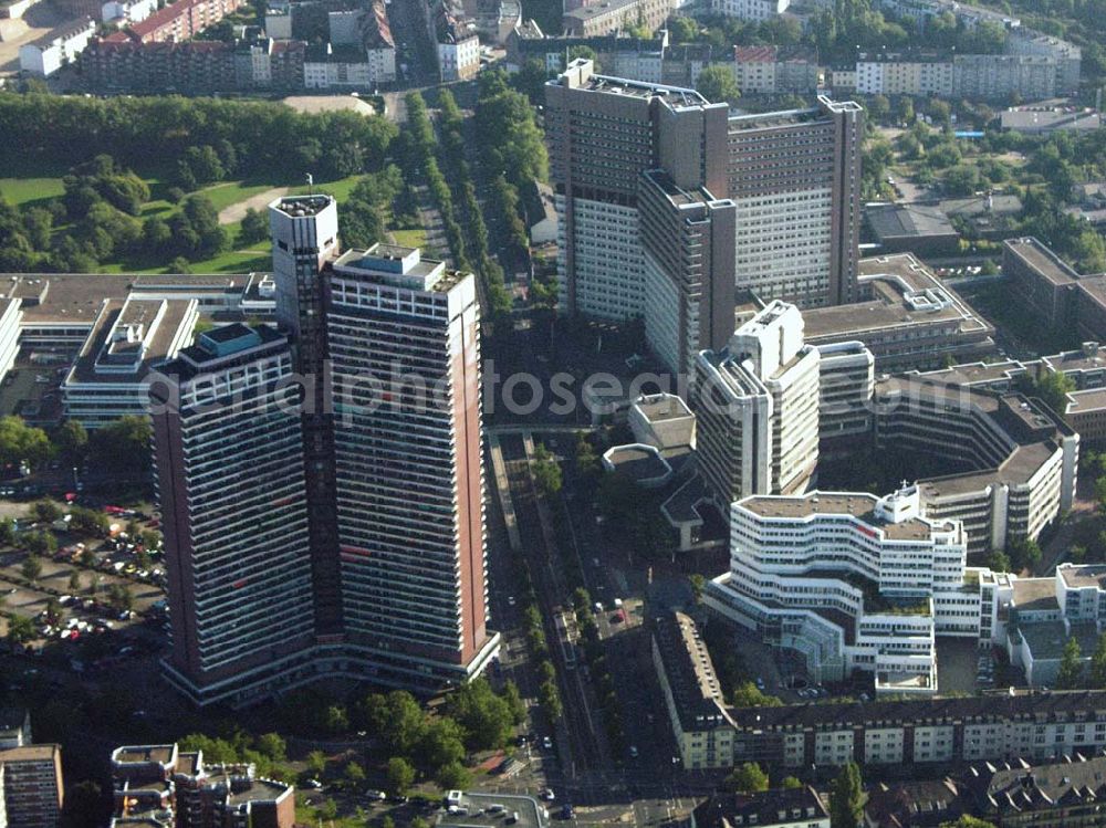 Köln from above - 29.08.2005 Köln (NRW) Blick auf das Uni-Center, einem Studentenwohnheim (linkseitig) und dem Justiz-Zentrum (rechtsseitig) mit dem Landes- und Amtsgericht und dem Arbeitsamt. Landes- und Amtsgericht Köln, Luxemburger Str. 101, 50939 Köln, Telefon: +49 (0) 221 / 477 - 0, http://