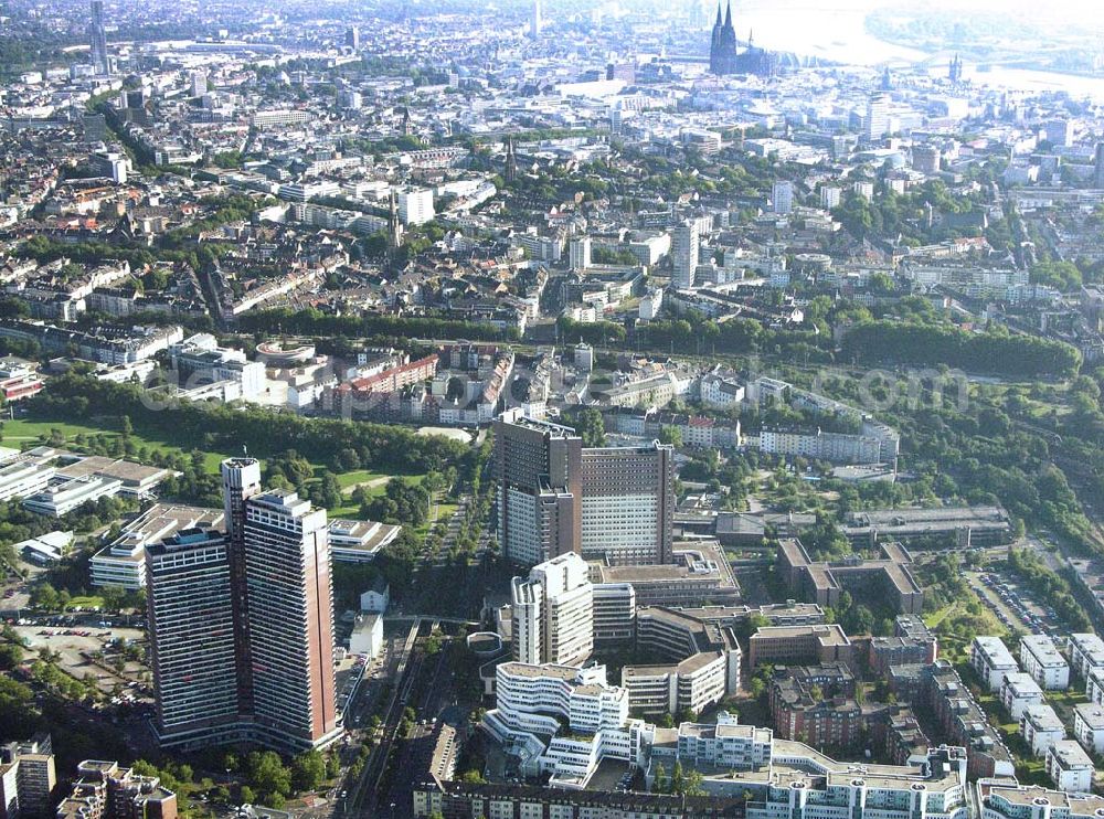 Köln from the bird's eye view: 29.08.2005 Köln (NRW) Blick auf das Uni-Center, einem Studentenwohnheim (linkseitig) und dem Justiz-Zentrum (rechtsseitig) mit dem Landes- und Amtsgericht und dem Arbeitsamt. Landes- und Amtsgericht Köln, Luxemburger Str. 101, 50939 Köln, Telefon: +49 (0) 221 / 477 - 0, http://