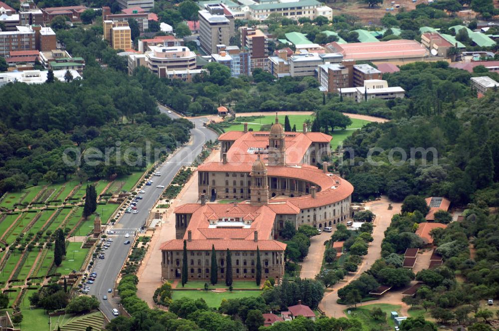 Pretoria from the bird's eye view: Blick auf die Union Buildings / Gewerkschaft bzw. Regierungsgebäude in Pretoria in der Provinz Gauteng dem Sitz der südafrikanischen Regierung. In den Union Buildings befinden sich außerdem Amtsräume des Präsidenten der Republik Südafrika. View of the Union Buildings in Pretoria, the seat of the South African government in the capital of South Africa.