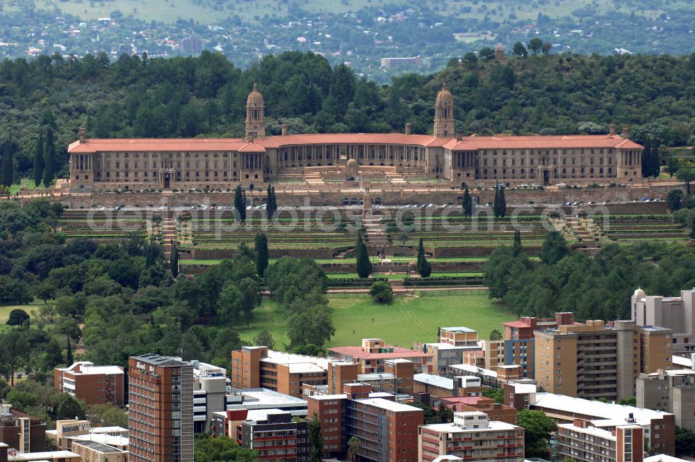 Pretoria from the bird's eye view: Blick auf die Union Buildings / Gewerkschaft bzw. Regierungsgebäude in Pretoria in der Provinz Gauteng dem Sitz der südafrikanischen Regierung. In den Union Buildings befinden sich außerdem Amtsräume des Präsidenten der Republik Südafrika. View of the Union Buildings in Pretoria, the seat of the South African government in the capital of South Africa.