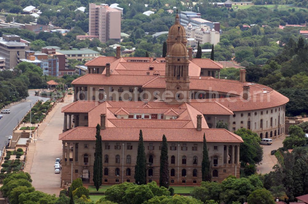 Pretoria from the bird's eye view: Blick auf die Union Buildings / Gewerkschaft bzw. Regierungsgebäude in Pretoria in der Provinz Gauteng dem Sitz der südafrikanischen Regierung. In den Union Buildings befinden sich außerdem Amtsräume des Präsidenten der Republik Südafrika. View of the Union Buildings in Pretoria, the seat of the South African government in the capital of South Africa.