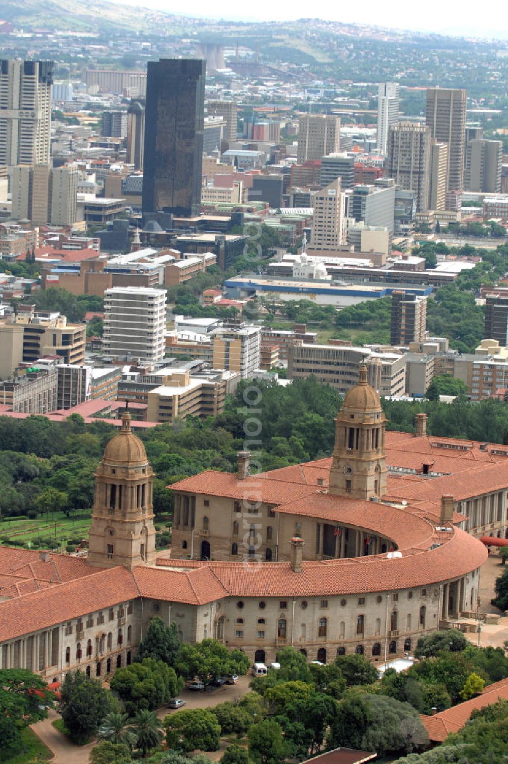 Pretoria from the bird's eye view: Blick auf die Union Buildings / Gewerkschaft bzw. Regierungsgebäude in Pretoria in der Provinz Gauteng dem Sitz der südafrikanischen Regierung. In den Union Buildings befinden sich außerdem Amtsräume des Präsidenten der Republik Südafrika. View of the Union Buildings in Pretoria, the seat of the South African government in the capital of South Africa.