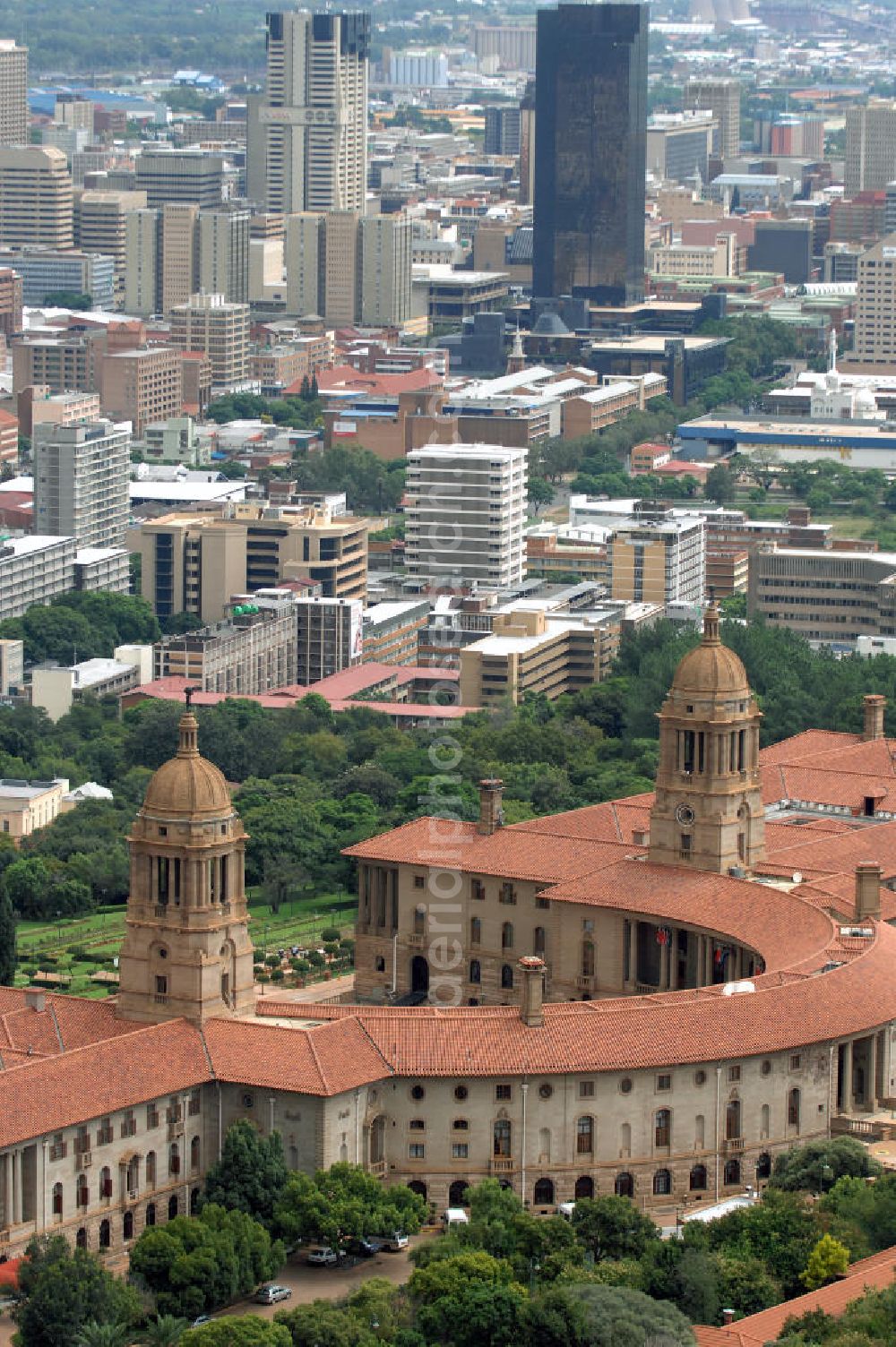 Aerial image Pretoria - Blick auf die Union Buildings / Gewerkschaft bzw. Regierungsgebäude in Pretoria in der Provinz Gauteng dem Sitz der südafrikanischen Regierung. In den Union Buildings befinden sich außerdem Amtsräume des Präsidenten der Republik Südafrika. View of the Union Buildings in Pretoria, the seat of the South African government in the capital of South Africa.