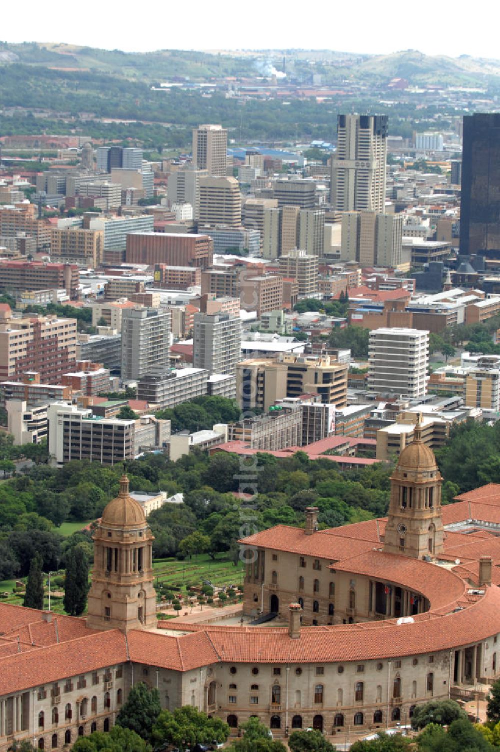 Aerial photograph Pretoria - Blick auf die Union Buildings / Gewerkschaft bzw. Regierungsgebäude in Pretoria in der Provinz Gauteng dem Sitz der südafrikanischen Regierung. In den Union Buildings befinden sich außerdem Amtsräume des Präsidenten der Republik Südafrika. View of the Union Buildings in Pretoria, the seat of the South African government in the capital of South Africa.