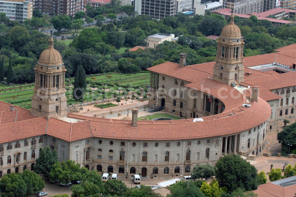 Pretoria from the bird's eye view: Blick auf die Union Buildings / Gewerkschaft bzw. Regierungsgebäude in Pretoria in der Provinz Gauteng dem Sitz der südafrikanischen Regierung. In den Union Buildings befinden sich außerdem Amtsräume des Präsidenten der Republik Südafrika. View of the Union Buildings in Pretoria, the seat of the South African government in the capital of South Africa.