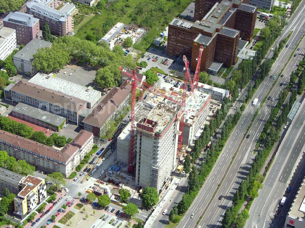 Frankfurt - Main / Hessen from the bird's eye view: Neubau auf dem Gelände der Union-Druckerei an der Theodor-Heuss-Allee 90-98 in Frankfurt / Main.