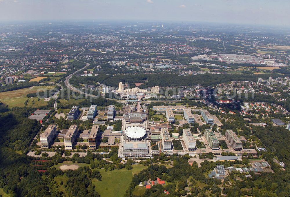 Bochum from the bird's eye view: Blick auf die Universitaet Bochum mit restaurierten Daechern, Mensaumbau und Audi-Max.