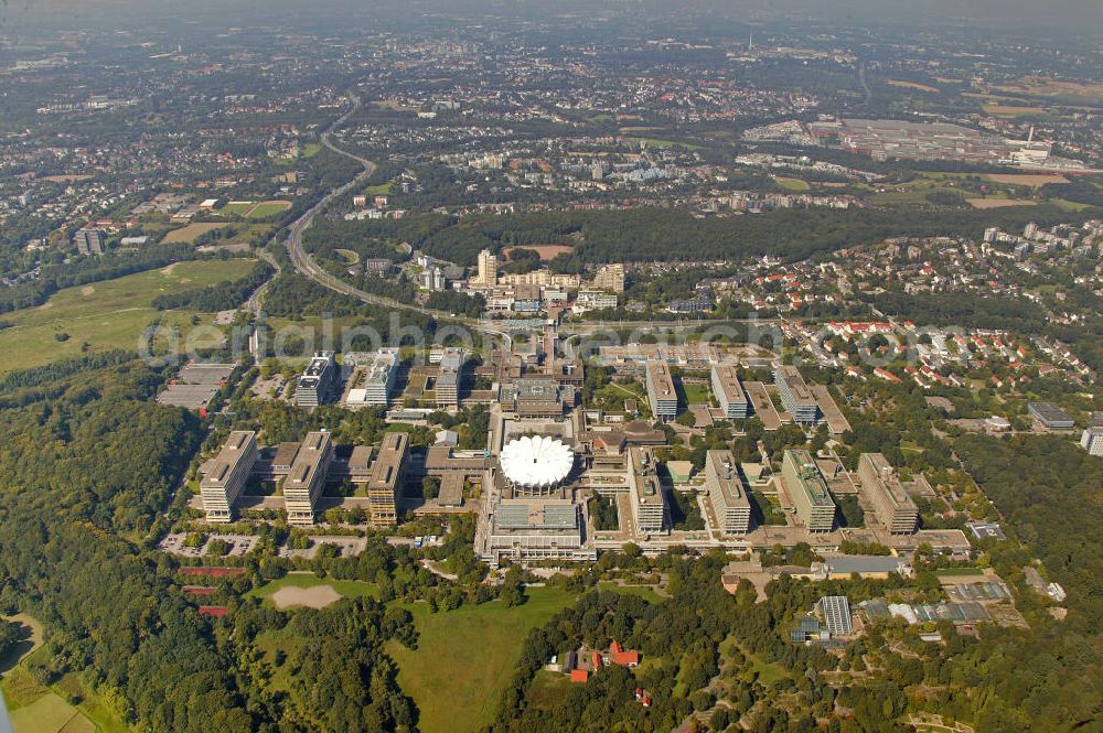 Aerial image Bochum - Blick auf die Universitaet Bochum mit restaurierten Daechern, Mensaumbau und Audi-Max.