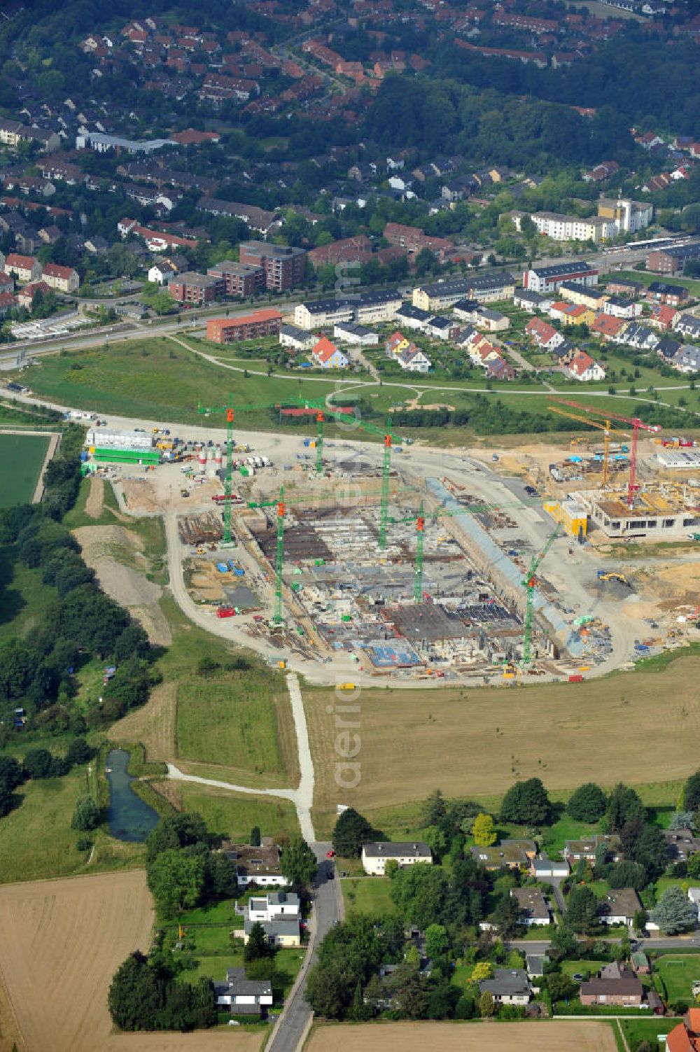 Bielefeld from the bird's eye view: Der Campus der Universität wird erweitert. Auf dem Gelände, Lange Lage genannt entstehen eine Fachhochschule sowie ein Forschungsgebäude. Bauherr ist die BAM Deutschland AG. The campus of Bielefeld Universität is going to be enlarged. A college and a explorative building will be built. Builder is BAM Deutschland AG.