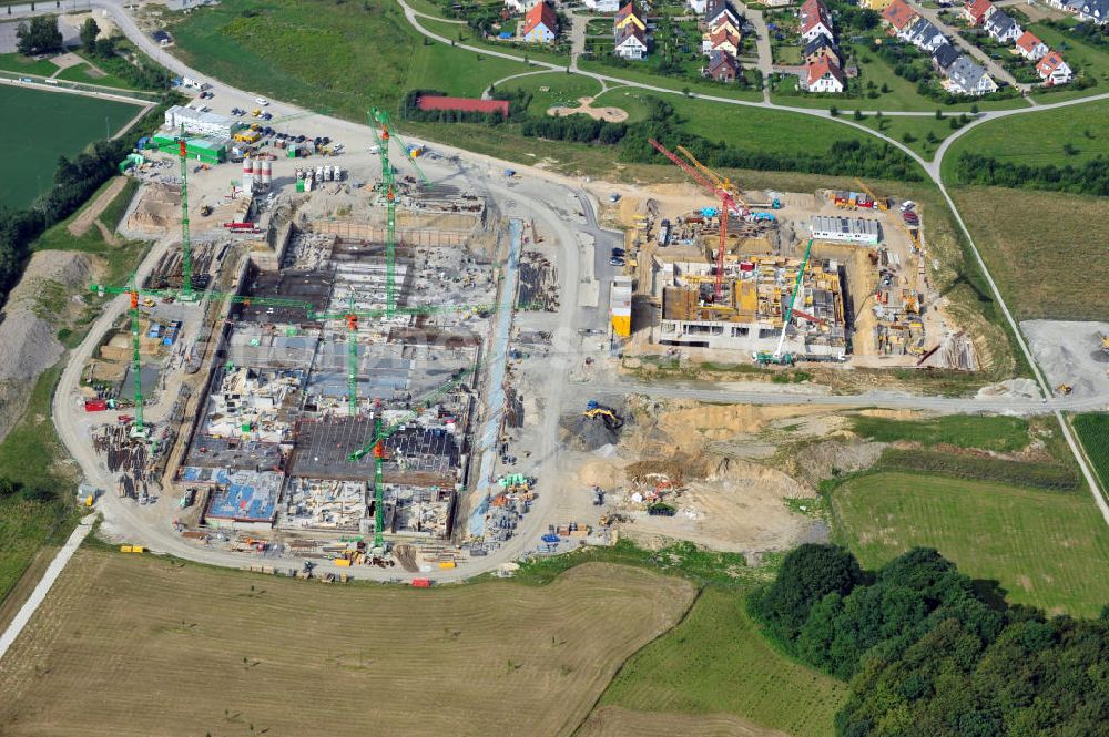 Bielefeld from above - Der Campus der Universität wird erweitert. Auf dem Gelände, Lange Lage genannt entstehen eine Fachhochschule sowie ein Forschungsgebäude. Bauherr ist die BAM Deutschland AG. The campus of Bielefeld Universität is going to be enlarged. A college and a explorative building will be built. Builder is BAM Deutschland AG.