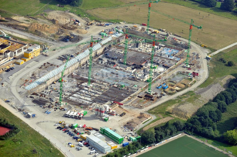 Bielefeld from the bird's eye view: Der Campus der Universität wird erweitert. Auf dem Gelände, Lange Lage genannt entstehen eine Fachhochschule sowie ein Forschungsgebäude. Bauherr ist die BAM Deutschland AG. The campus of Bielefeld Universität is going to be enlarged. A college and a explorative building will be built. Builder is BAM Deutschland AG.