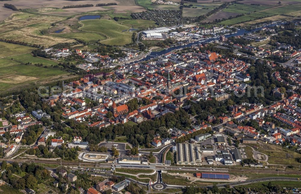 Aerial image Greifswald - University and half-timbered house and block of flats residential area in the Old Town area and centre in Greifswald in the federal state Mecklenburg-West Pomerania