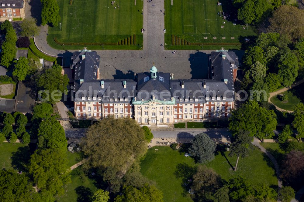 Aerial image Kreuzviertel - Campus university Westfaelische Wilhelms-Universitaet at the castle garden in the Kreuzviertel in Munster in the state North Rhine-Westphalia, Germany