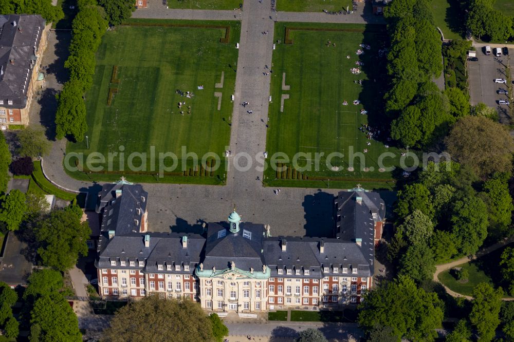 Aerial photograph Kreuzviertel - Campus university Westfaelische Wilhelms-Universitaet at the castle garden in the Kreuzviertel in Munster in the state North Rhine-Westphalia, Germany