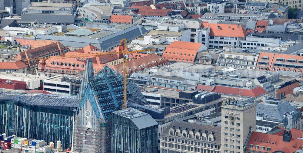 Leipzig from the bird's eye view: Baustelle vom Neubau des Hauptgebäudes der UNI Leipzig, 4.BA am Hochhaus des MDR am Augustusplatz in 04275 Leipzig. Es entsteht ein Neubau der Aula als multifunktionales und repräsentatives Herzstück im entstehnden Campus der Universität Leipzig am Augustusplatz neben dem Hohlen Zahn, dem MDR- Hochhaus. Construction onto the main building of the University of Leipzig.