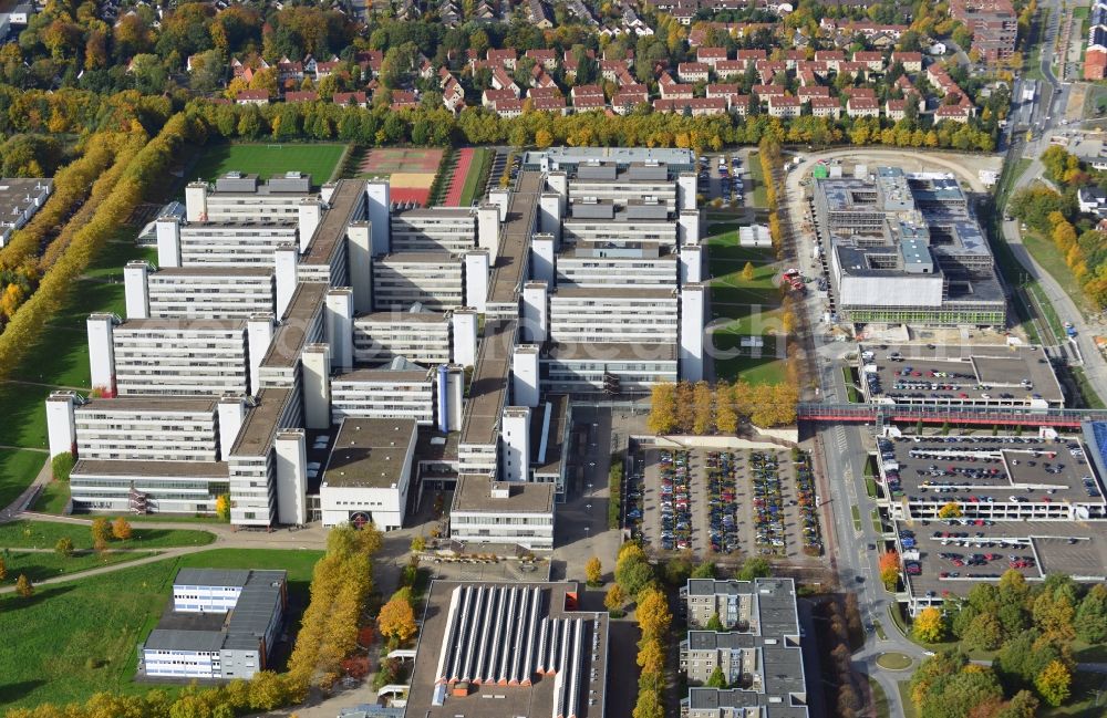 Bielefeld from above - View at the University main building and the replacement building at the south campus of the University of Bielefeld in Bielefeld in the federal state North Rhine-Westphalia. The replacement building is the constructional equivalent of the main university building and is with the new refectory the structural bond between the university and the new college. The building then house the Faculty of History, Philosophy and Theology, the Faculty of Sociology, the Bielefeld Graduate School in History and Sociology, the Institute for Science and Technology Studies and the Interdisciplinary Center for Women's and Gender Studies. They are supplemented by the corresponding libraries. Responsible for constructing is the BLB.NRW Bau-und Liegenschaftsbetrieb Nordrhein-Westfalen