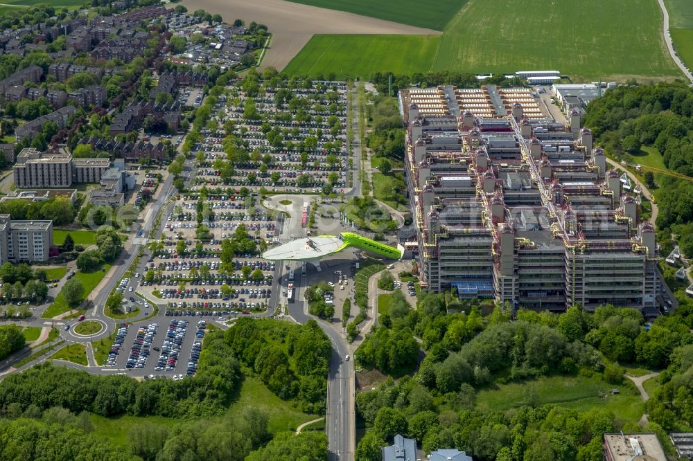 Aerial photograph Aachen - Clinics and hospital of RWTH-University (Rheinisch-Westfaelische Technische Hochschule Aachen) of Aachen in the state of North Rhine-Westphalia. Aachen is a spa town, diocesan town and the western-most major city of Germany. The university hospital is located in the Laurensberg part of the city and is one of the largest hospitals of Europe. It includes a parking lot and helicopter landing pad