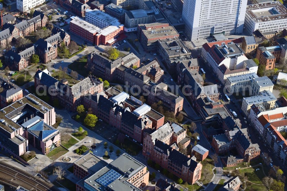 Berlin from above - University Hospital Campus Charité - Universitaetsmedizin (CCM) with the bed tower in the district Mitte in Berlin