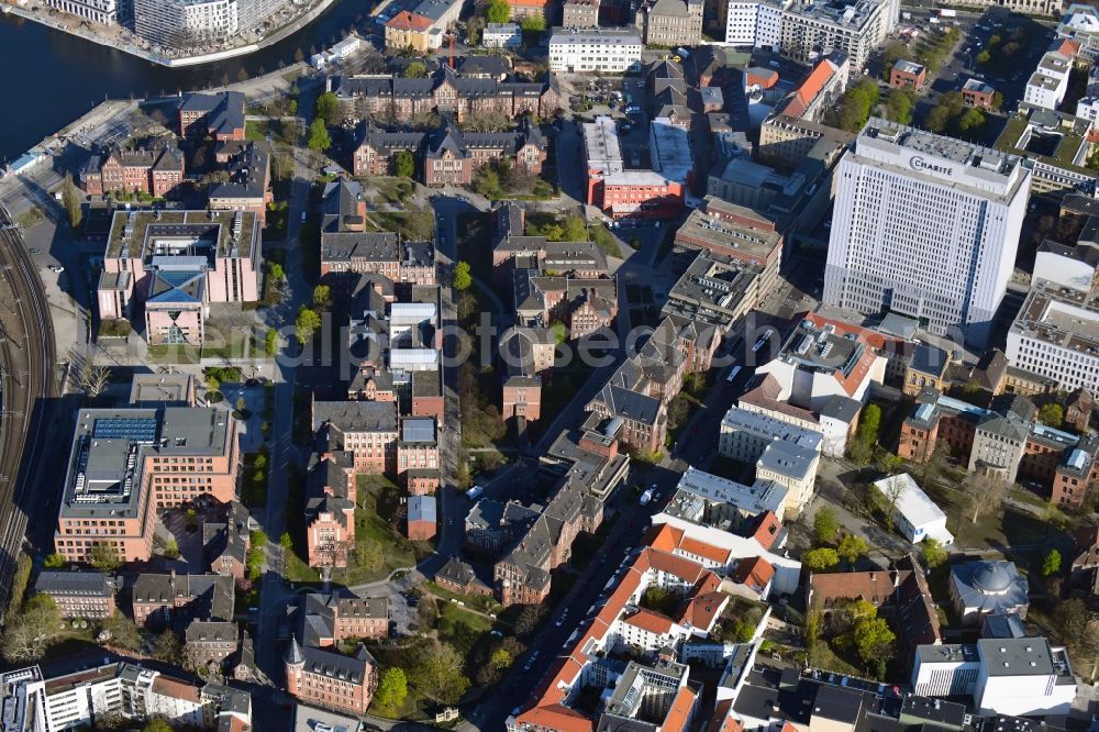 Berlin from the bird's eye view: University Hospital Campus Charité - Universitaetsmedizin (CCM) with the bed tower in the district Mitte in Berlin