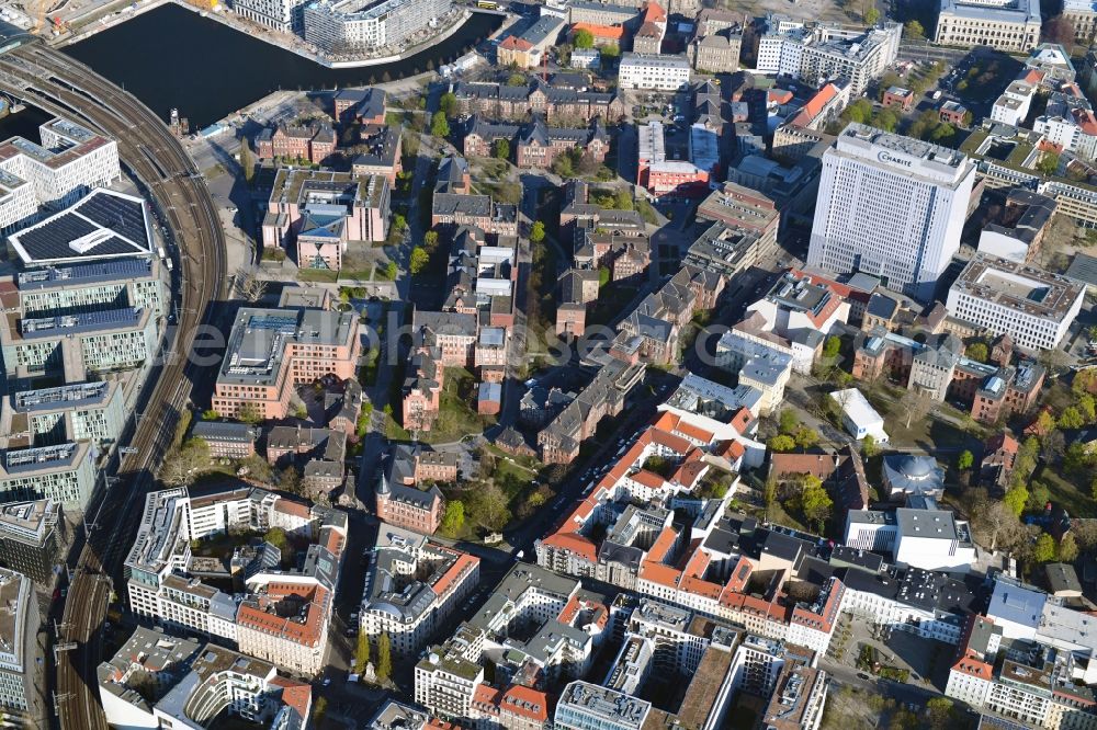 Berlin from above - University Hospital Campus Charité - Universitaetsmedizin (CCM) with the bed tower in the district Mitte in Berlin