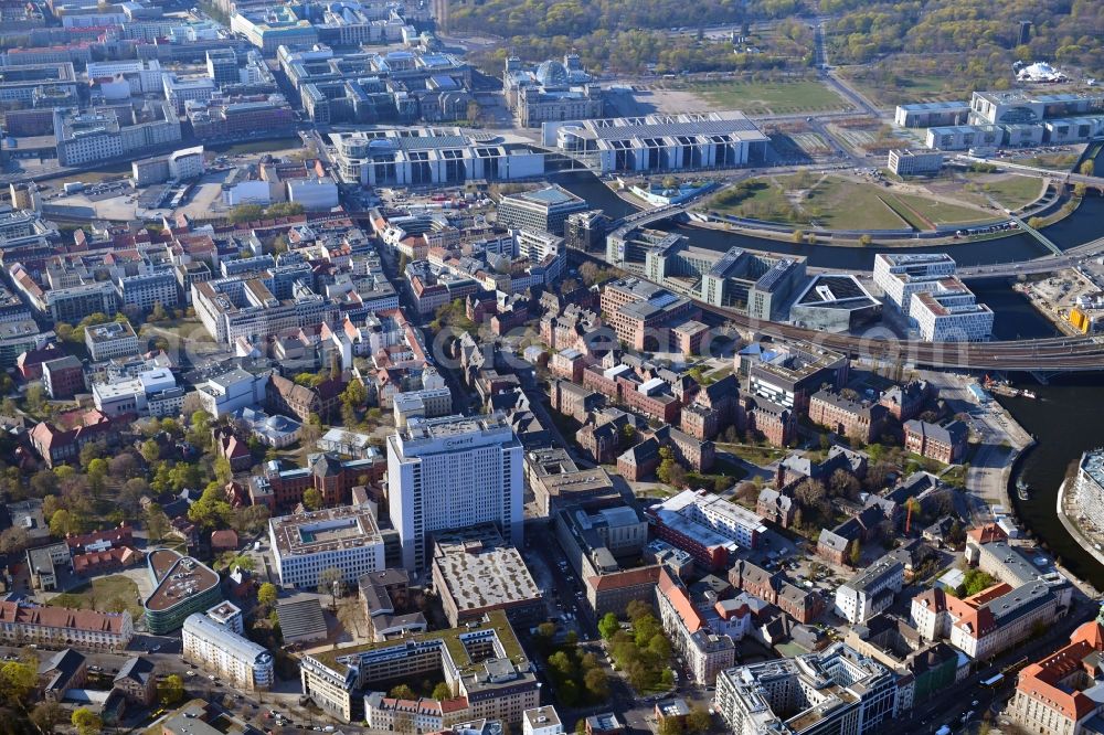 Berlin from above - University Hospital Campus Charité - Universitaetsmedizin (CCM) with the bed tower in the district Mitte in Berlin