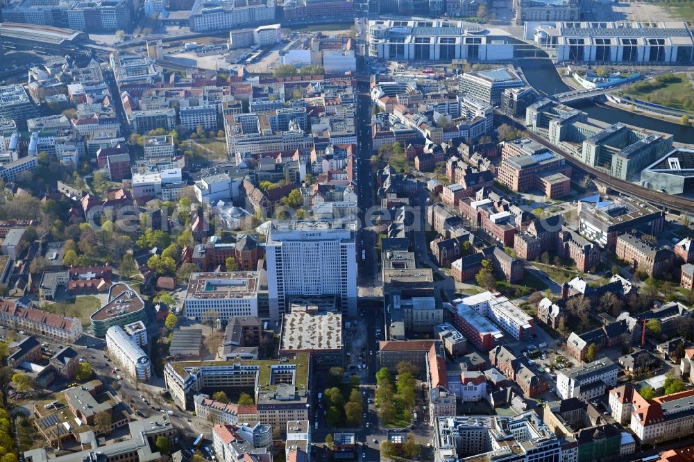 Berlin from the bird's eye view: University Hospital Campus Charité - Universitaetsmedizin (CCM) with the bed tower in the district Mitte in Berlin