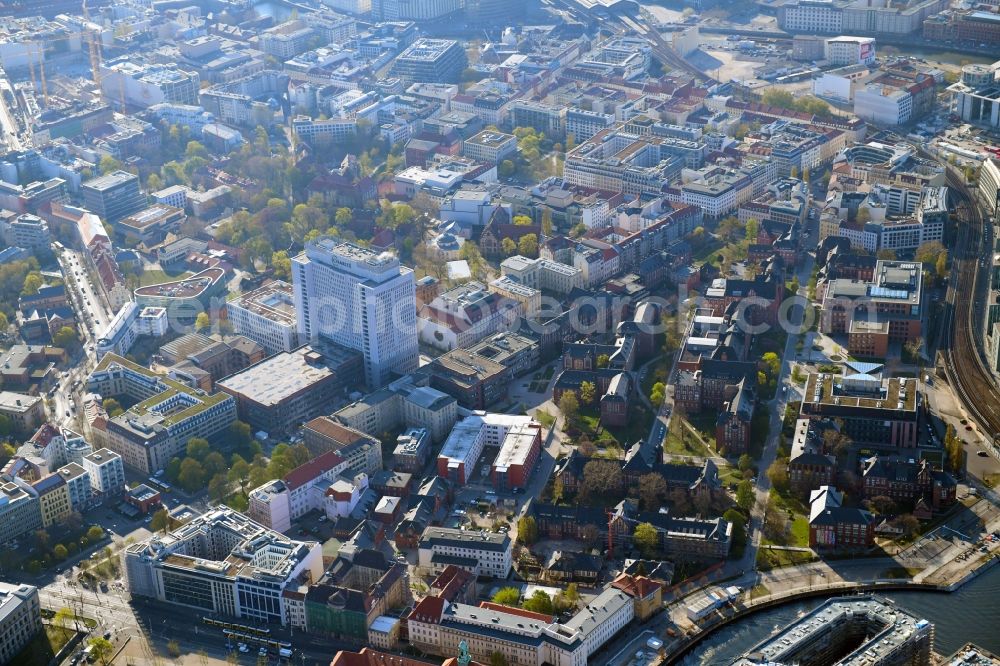 Berlin from above - University Hospital Campus Charité - Universitaetsmedizin (CCM) with the bed tower in the district Mitte in Berlin