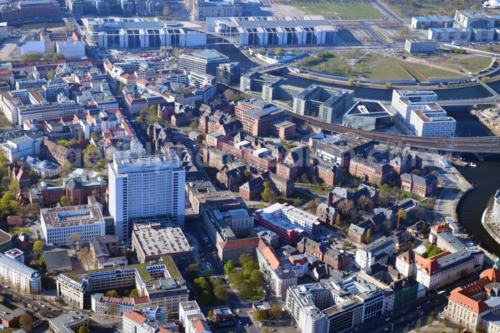 Berlin from above - University Hospital Campus Charité - Universitaetsmedizin (CCM) with the bed tower in the district Mitte in Berlin