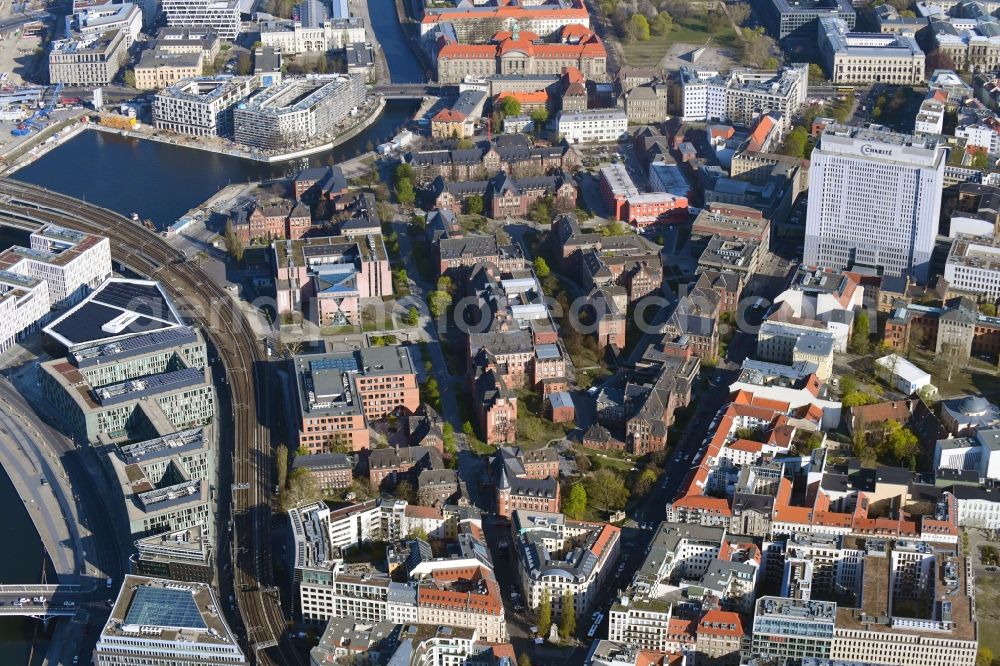 Berlin from the bird's eye view: University Hospital Campus Charité - Universitaetsmedizin (CCM) with the bed tower in the district Mitte in Berlin