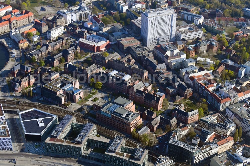 Berlin from the bird's eye view: University Hospital Campus Charité - Universitaetsmedizin (CCM) with the bed tower in the district Mitte in Berlin