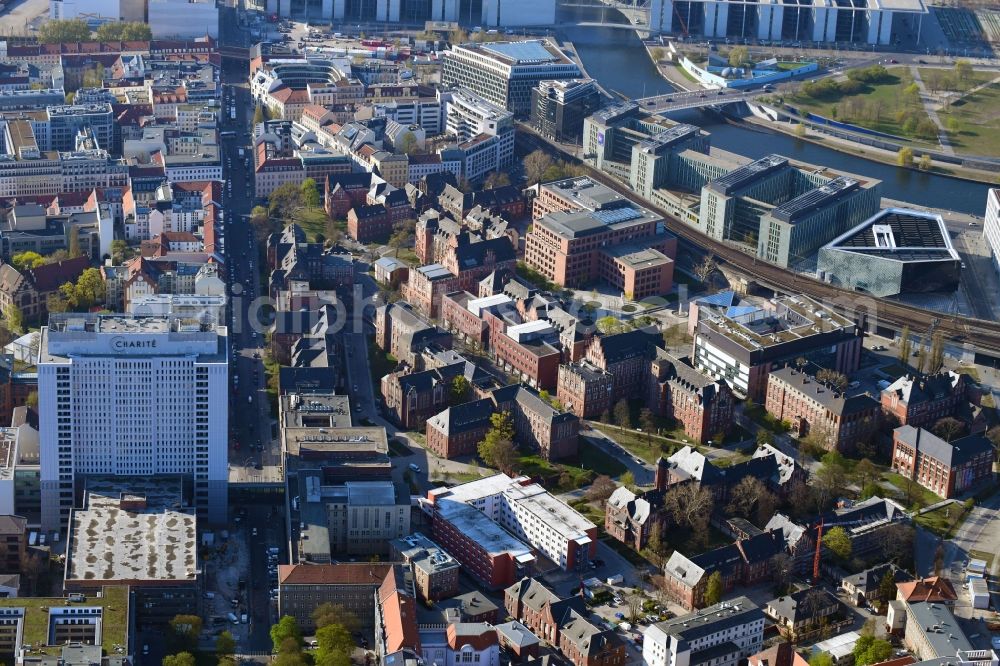 Berlin from above - University Hospital Campus Charité - Universitaetsmedizin (CCM) with the bed tower in the district Mitte in Berlin