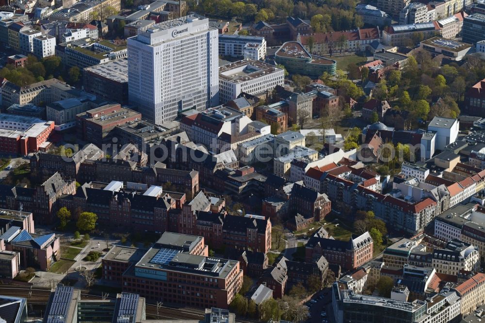 Aerial photograph Berlin - University Hospital Campus Charité - Universitaetsmedizin (CCM) with the bed tower in the district Mitte in Berlin