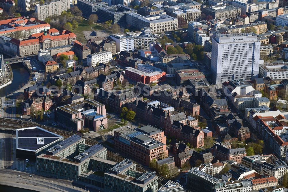 Berlin from the bird's eye view: University Hospital Campus Charité - Universitaetsmedizin (CCM) with the bed tower in the district Mitte in Berlin